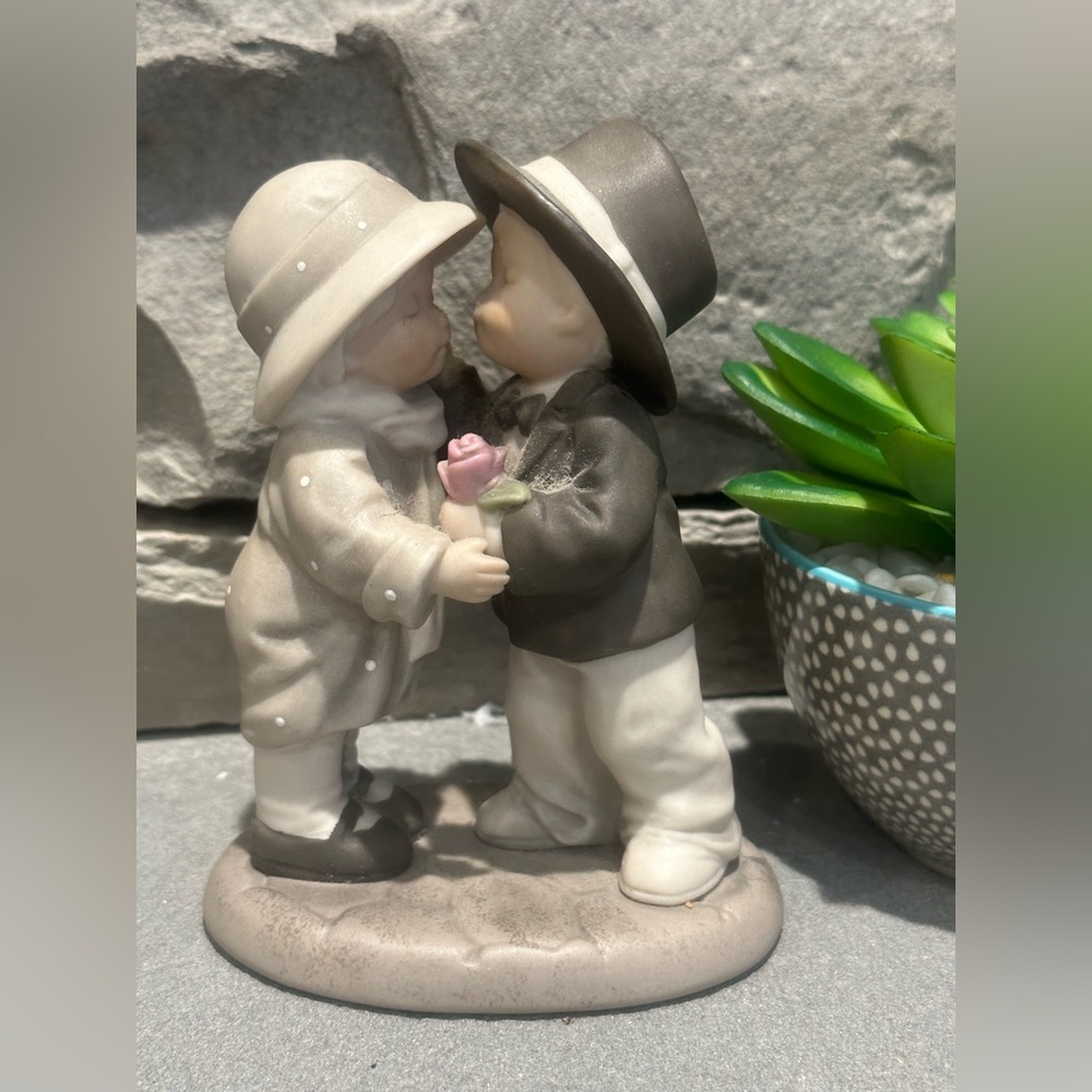Kim Anderson, vintage figurine, 1995, a rose for a kiss… How can I miss?